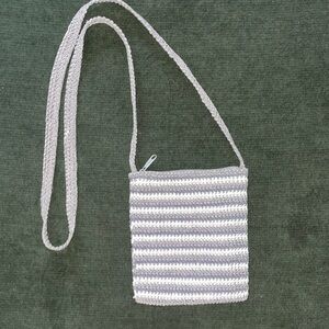 Kathy Ireland Crochet Crossbody Bag Zipper Pouch Gray & White RN 42000